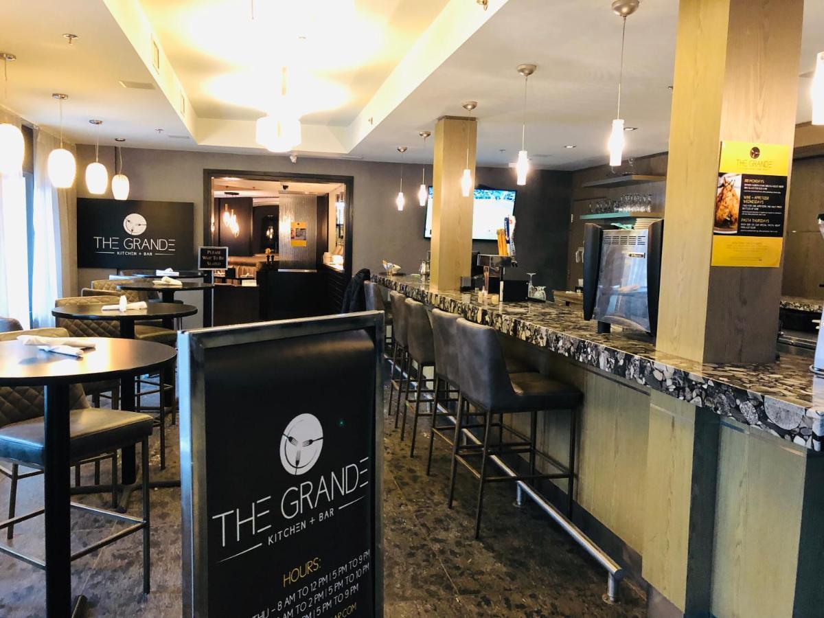 B&B Grand Rockies Resort 2Br 1Pullout Canmore Exteriör bild